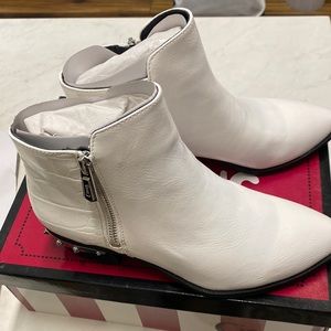 Circus by Sam Edelman white boots
